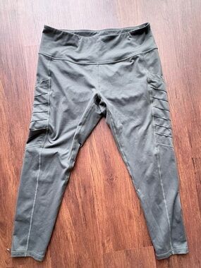 Z by Zella Charcoal Cargo Athleisure Pilates Yoga Girl High Rise Crop Leggings